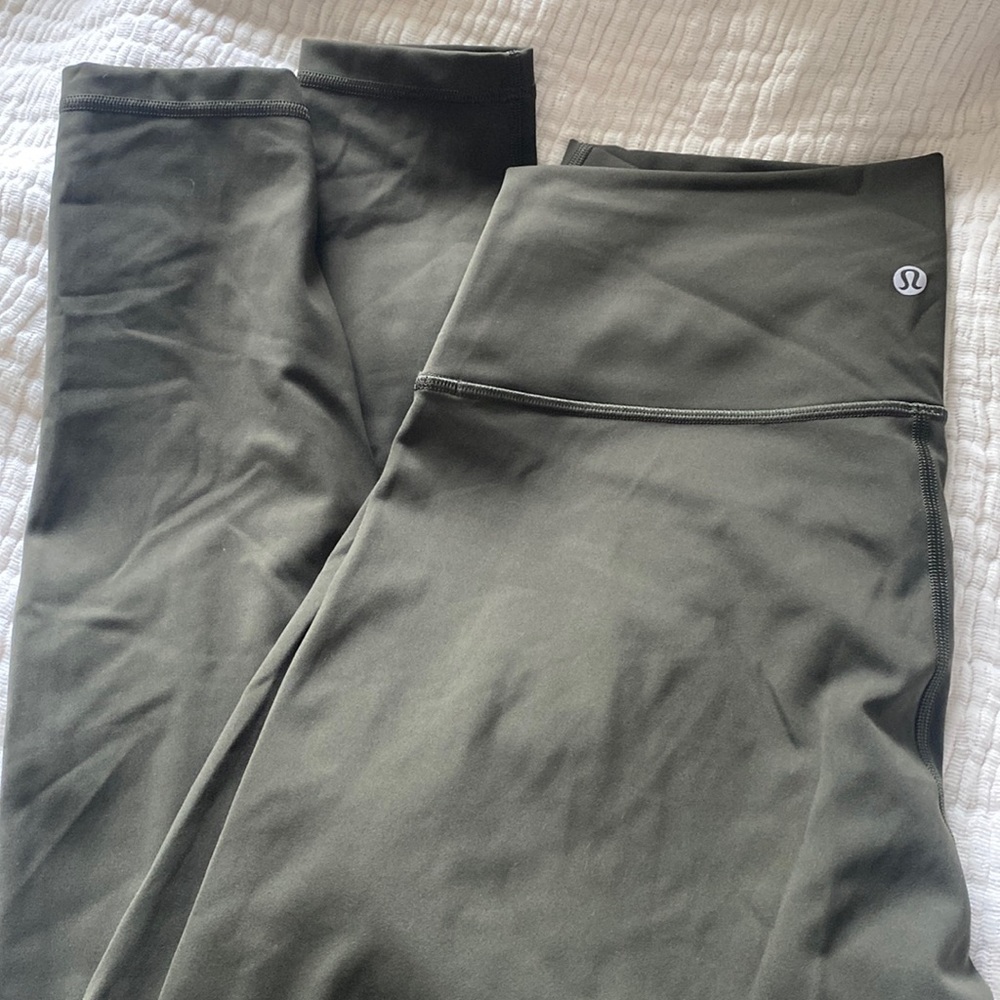 NWOT olive Lululemon leggings Wunder Under HR Tight